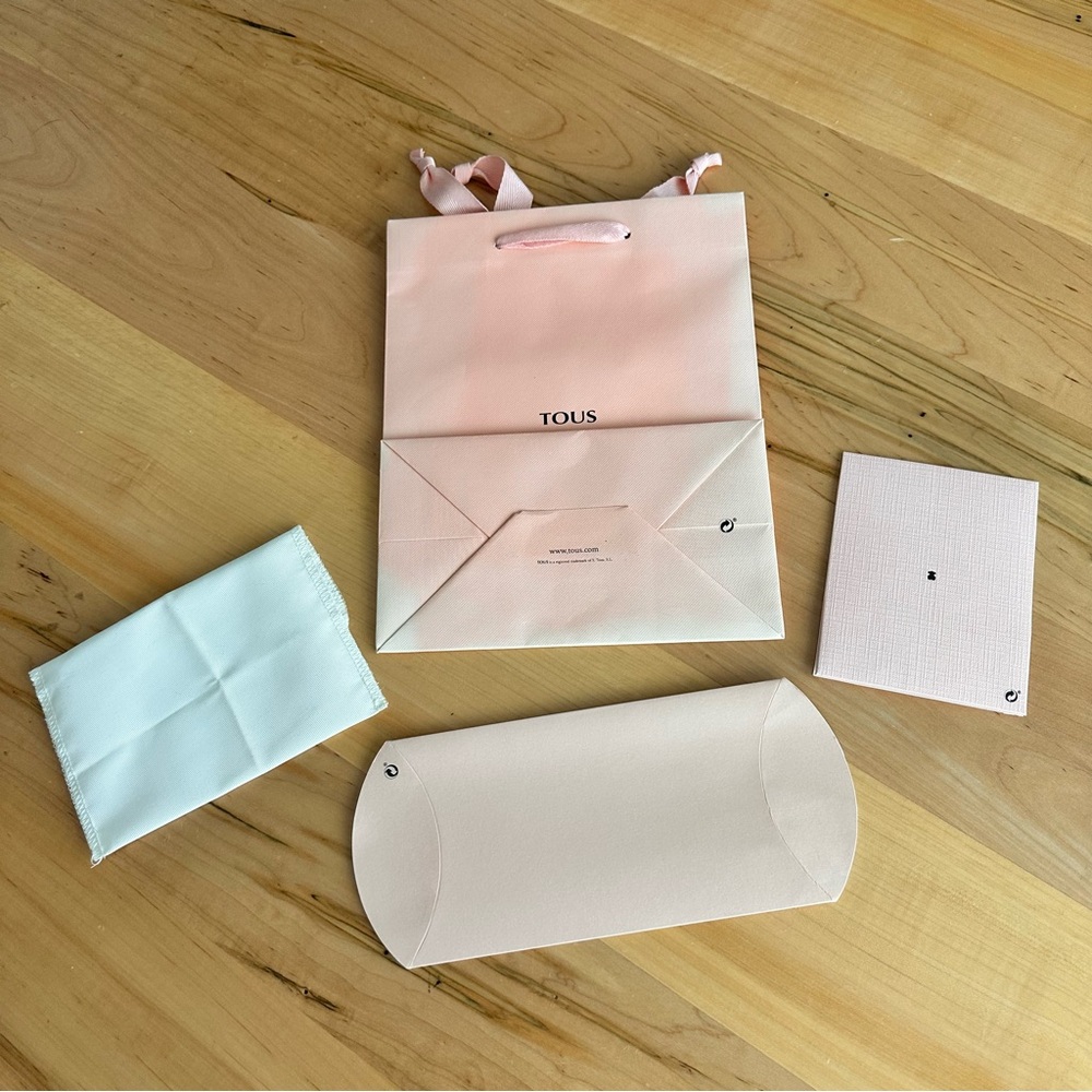 Tous Pink Gift Set Packaging - Picture 2 of 3
